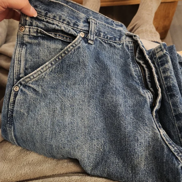 Wrangler Men's Relaxed Jeans in Blue - Picture 1 of 13